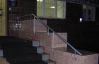 Сварной пристенный поручень